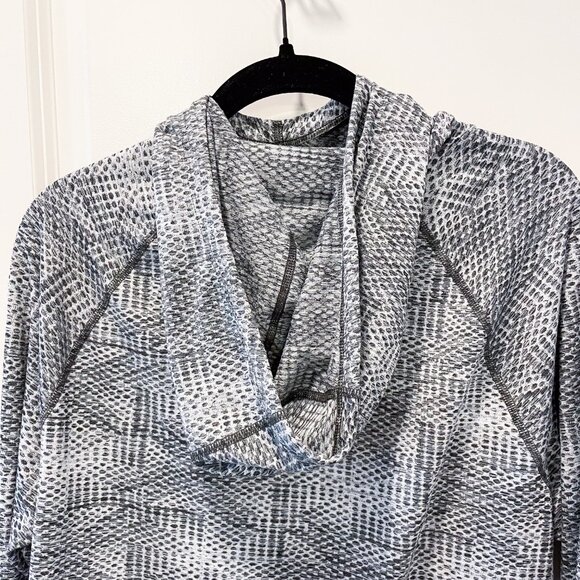 The North Face Hoodie Motivation Flashdry Pullover Sweatshirt Thumbhole in Gray - Picture 9 of 10